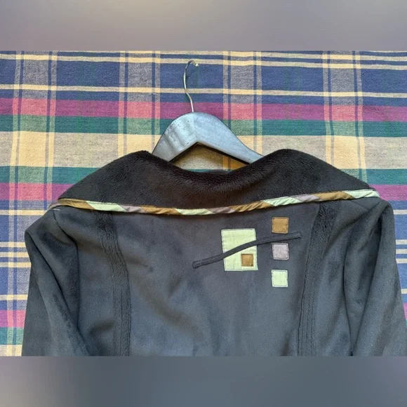 Icelandic Design Button Up Jacket - Picture 12 of 12